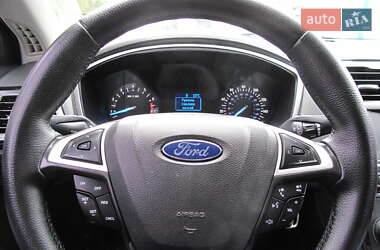 Седан Ford Fusion 2016 в 