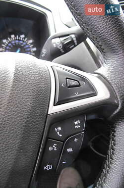 Седан Ford Fusion 2016 в 