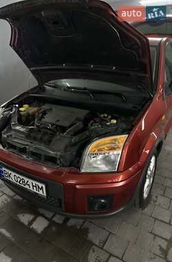 Хетчбек Ford Fusion 2006 в 