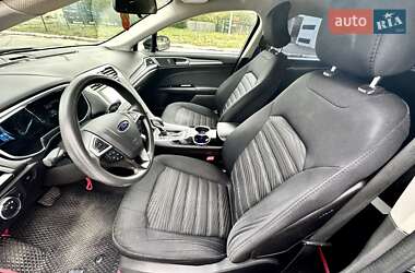 Седан Ford Fusion 2015 в 