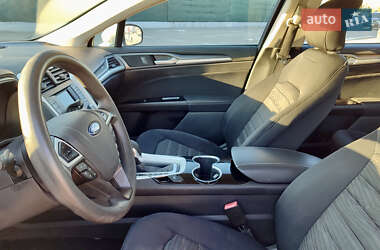 Седан Ford Fusion 2016 в 