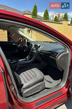 Седан Ford Fusion 2013 в 