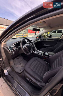 Седан Ford Fusion 2014 в 