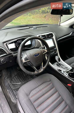 Седан Ford Fusion 2016 в 
