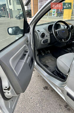 Хетчбек Ford Fusion 2003 в 