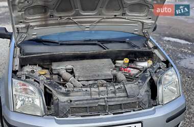 Хэтчбек Ford Fusion 2004 в 