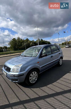 Хэтчбек Ford Fusion 2004 в 