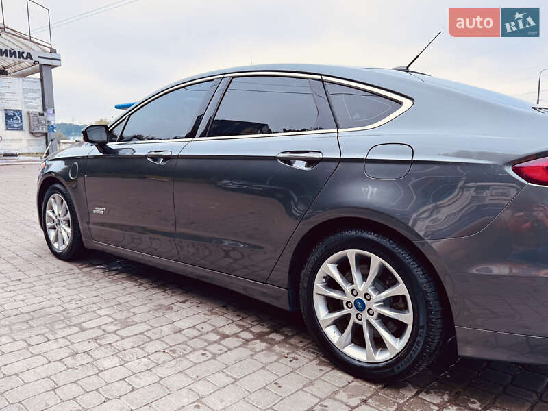 Седан Ford Fusion 2016 в Львове
