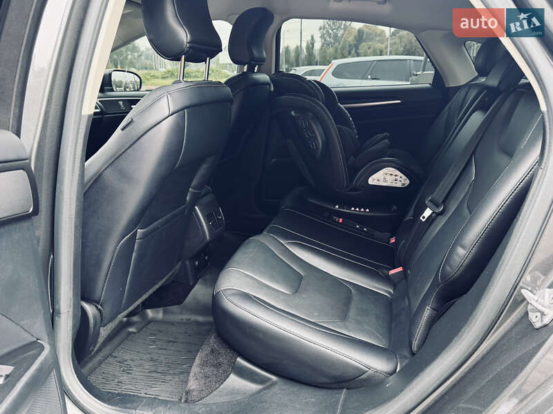 Седан Ford Fusion 2016 в Львове