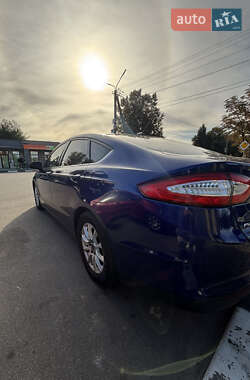 Седан Ford Fusion 2015 в 
