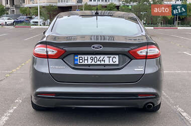 Седан Ford Fusion 2015 в 