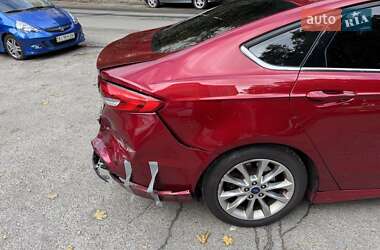 Седан Ford Fusion 2016 в 
