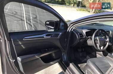 Седан Ford Fusion 2016 в 