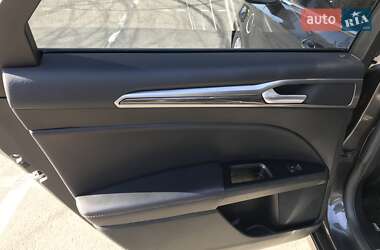 Седан Ford Fusion 2016 в 