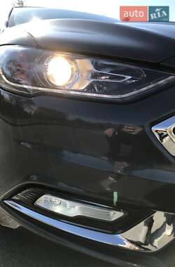 Седан Ford Fusion 2016 в 
