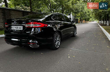 Седан Ford Fusion 2017 в 