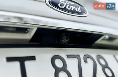 Седан Ford Fusion 2016 в 