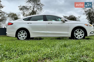 Седан Ford Fusion 2016 в 