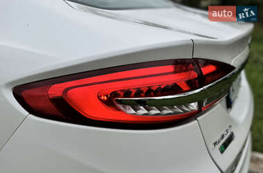 Седан Ford Fusion 2016 в 