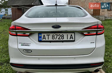 Седан Ford Fusion 2016 в 