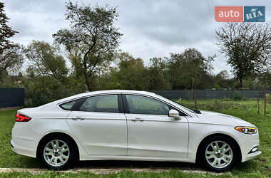 Седан Ford Fusion 2016 в 