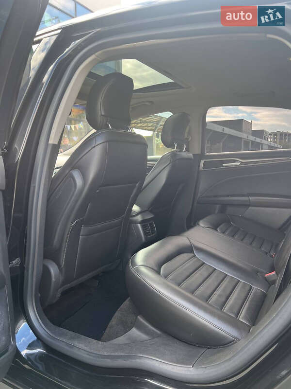 Седан Ford Fusion 2013 в Ужгороде