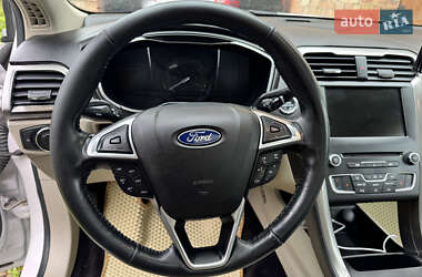 Седан Ford Fusion 2016 в 