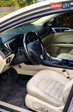 Седан Ford Fusion 2015 в 