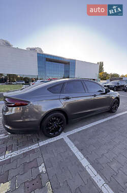 Седан Ford Fusion 2017 в 