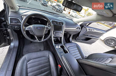 Седан Ford Fusion 2017 в 