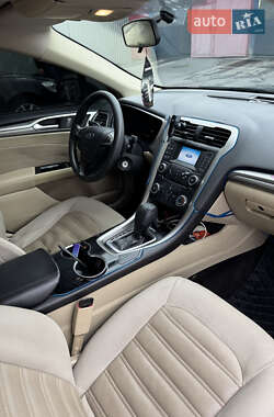 Седан Ford Fusion 2014 в 