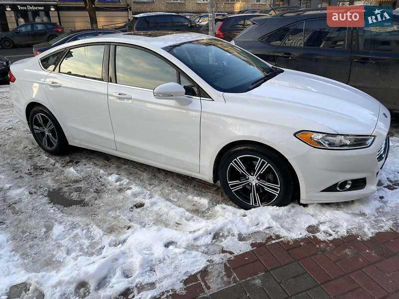 Седан Ford Fusion 2016 в 