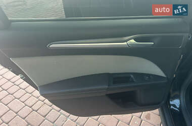 Седан Ford Fusion 2014 в 