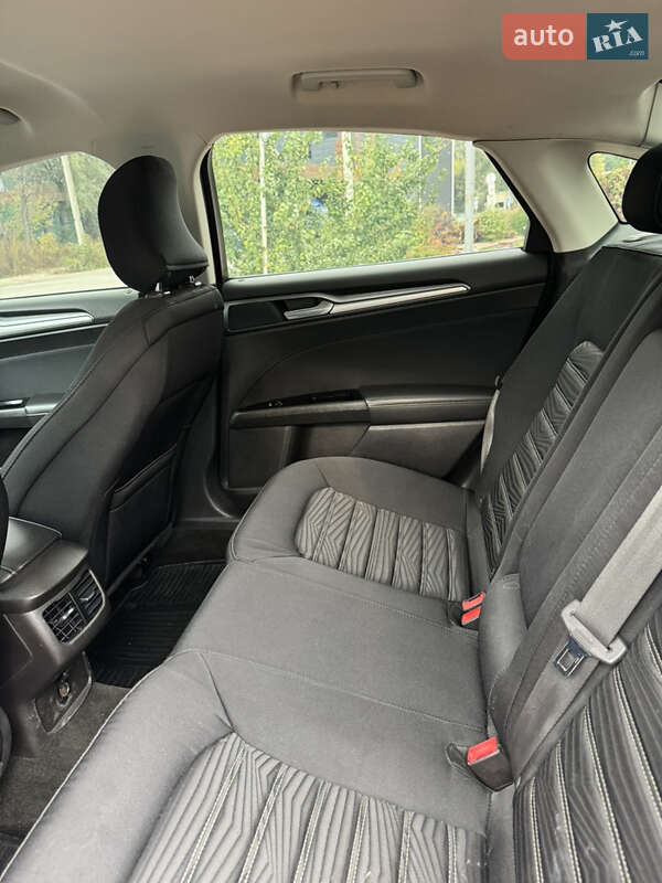 Седан Ford Fusion 2016 в Киеве фото 6 Седан Ford Fusion 2016 в Киеве