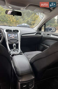 Седан Ford Fusion 2016 в 