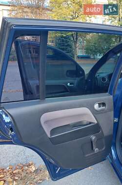Хэтчбек Ford Fusion 2009 в 
