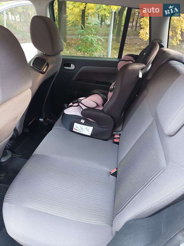 Хетчбек Ford Fusion 2009 в Дніпрі