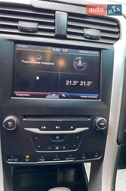 Седан Ford Fusion 2015 в 