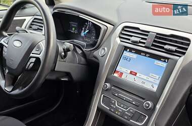 Седан Ford Fusion 2018 в 
