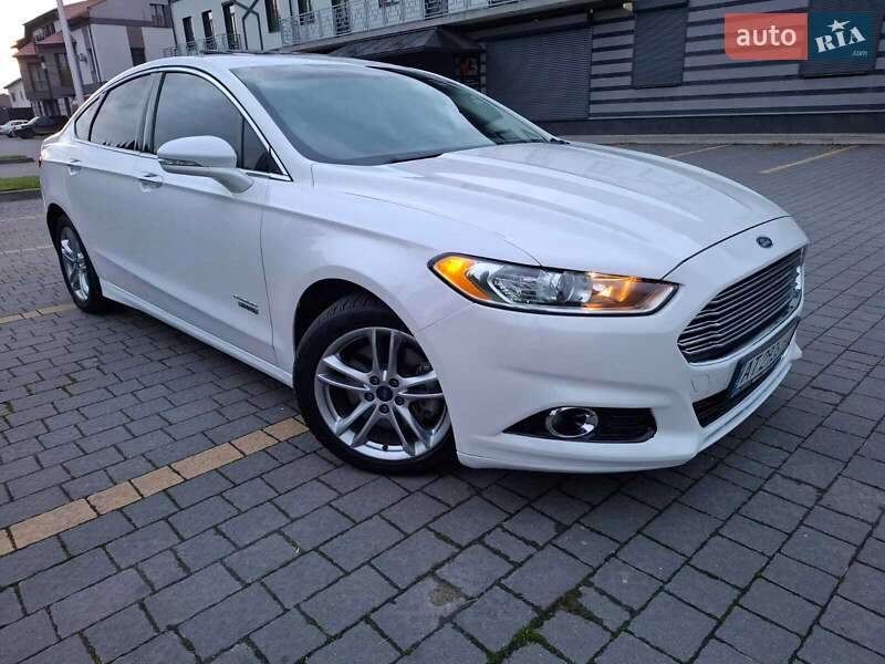 Седан Ford Fusion 2015 в 