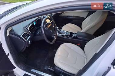 Седан Ford Fusion 2015 в 