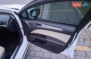 Седан Ford Fusion 2015 в 