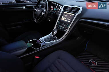 Седан Ford Fusion 2016 в 