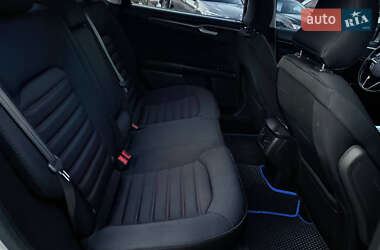 Седан Ford Fusion 2016 в 