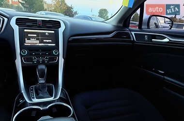 Седан Ford Fusion 2016 в 