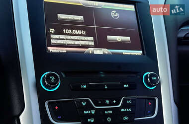 Седан Ford Fusion 2016 в 
