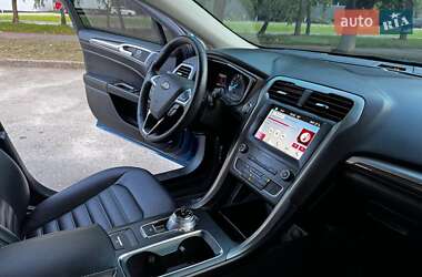 Седан Ford Fusion 2018 в 