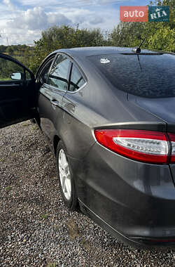 Седан Ford Fusion 2015 в 