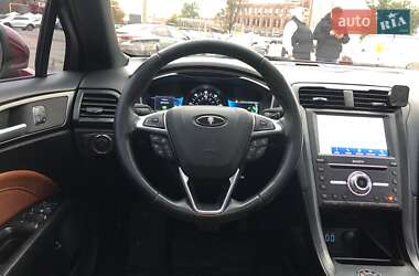 Седан Ford Fusion 2019 в 