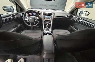 Седан Ford Fusion 2016 в 